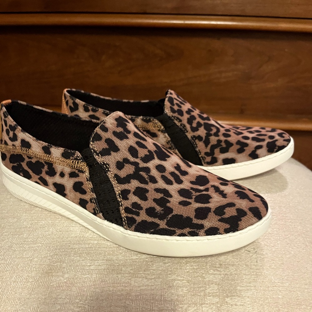 Beartraps Yadier Slip on Woman's Sneaker size 8.5 M